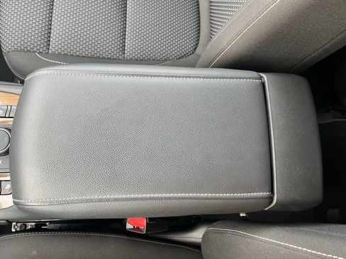 Used 2023 GMC Acadia SLE w/ Driver Convenience Package image 32