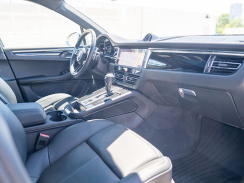Certified 2026 Porsche Macan AWD/4WD image 25