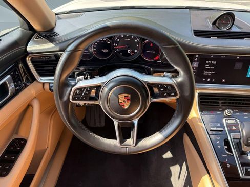 Used 2020 Porsche Panamera RWD image 25