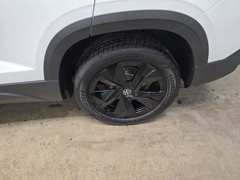 New 2026 Volkswagen Taos SE FWD image 26