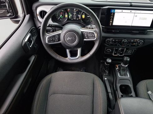 Used 2024 Jeep Wrangler Unlimited Sahara AWD/4WD image 11