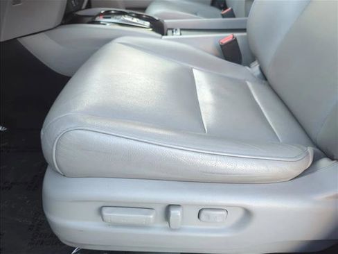 Used 2016 Honda Pilot Touring image 12