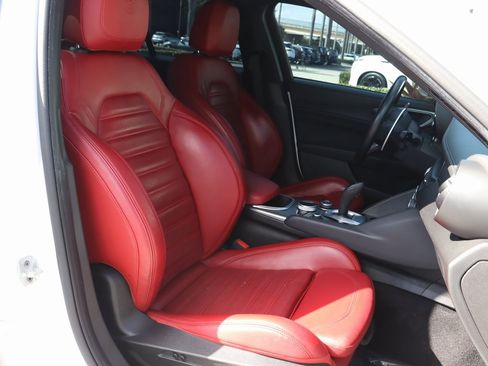 Used 2022 Alfa Romeo Giulia Veloce image 20