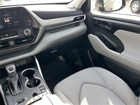 Used 2023 Toyota Highlander LE image 15