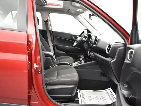 Used 2025 Hyundai Venue SEL FWD image 17