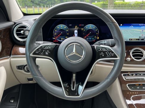 Used 2022 Mercedes-Benz E 450 4MATIC Sedan w/ Driver Assistance Package image 18