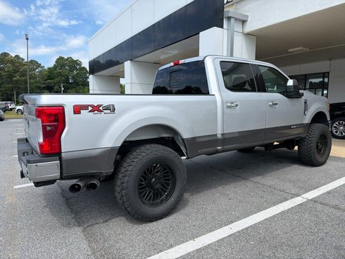 Used 2017 Ford F250 Lariat w/ Lariat Ultimate Package AWD/4WD image 3