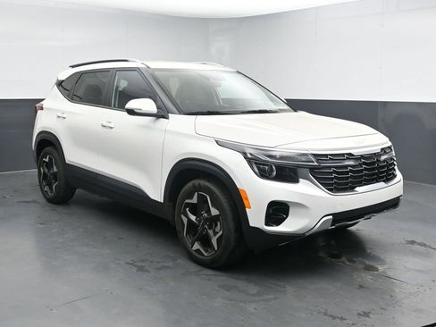 Used 2025 Kia Seltos S FWD image 2