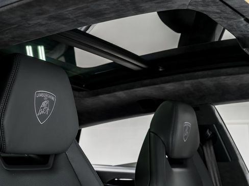 Used 2021 Lamborghini Urus image 44