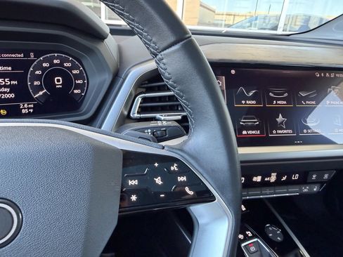 Used 2024 Audi Q4 e-tron Premium image 27