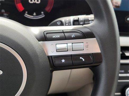 Certified 2025 Hyundai Tucson SE image 26