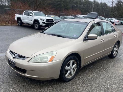 Used 2005 Honda Accord EX image 2