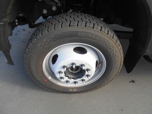 Used 2024 Ford F550 4x4 Regular Cab Super Duty image 16