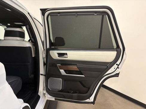 Used 2025 Toyota Sequoia Capstone AWD/4WD image 35