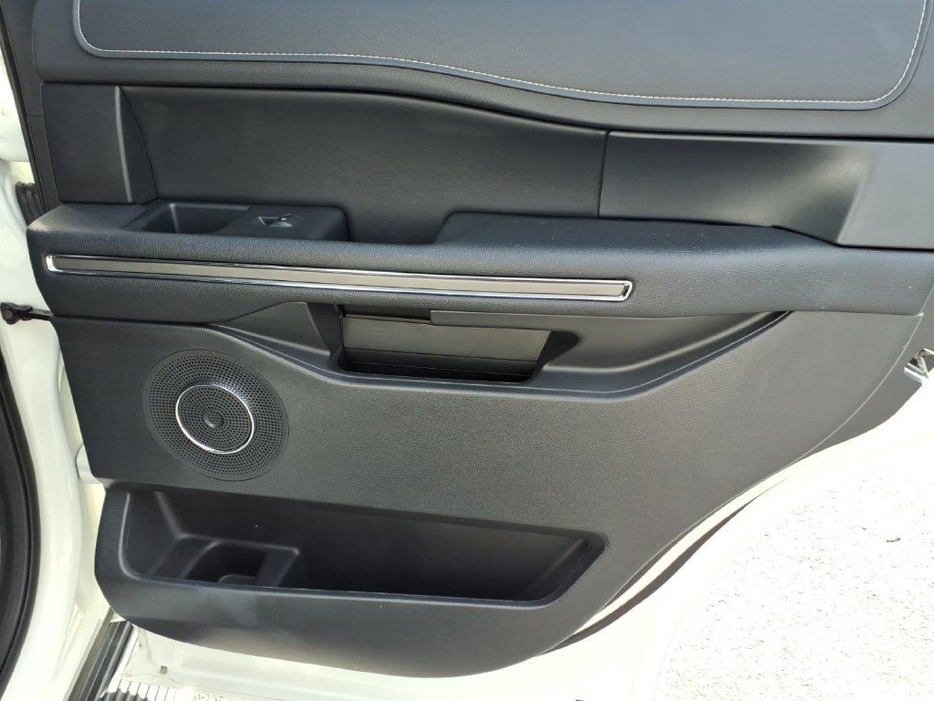 Used 2023 Ford Expedition XLT AWD/4WD image 11