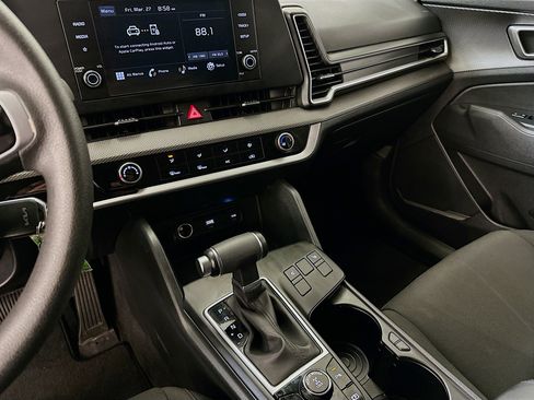 Used 2025 Kia Sportage LX image 25