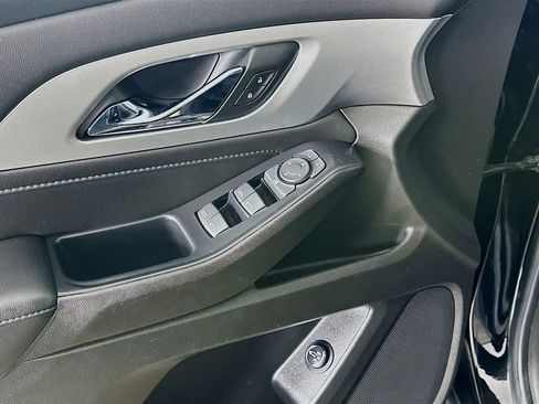 Used 2022 Chevrolet Traverse LT image 22