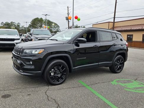 New 2026 Jeep Compass Latitude image 3