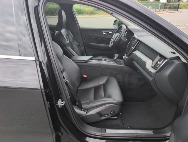 Used 2019 Volvo XC60 T6 Momentum w/ Multimedia Package AWD/4WD image 10