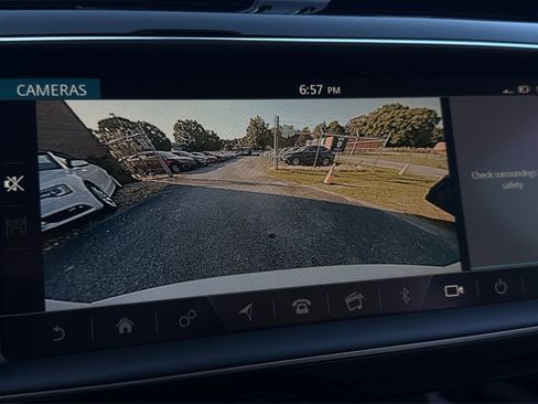 Used 2019 Jaguar XE Premium RWD image 14