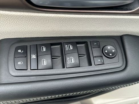 Used 2024 Chrysler Voyager LX image 23