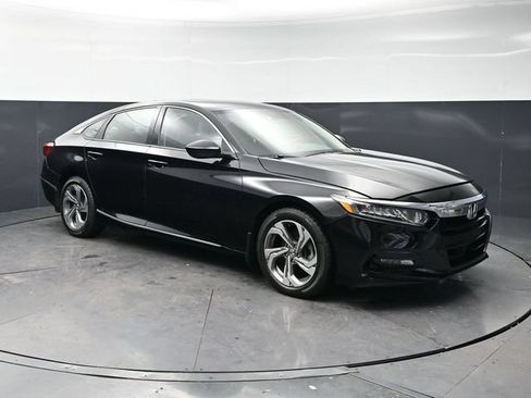 Used 2018 Honda Accord EX image 3