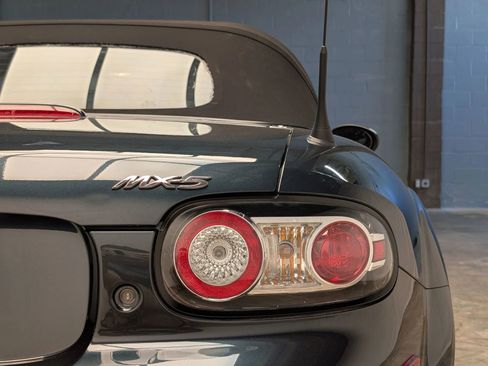 Used 2006 MAZDA MX-5 Miata Convertible 2D image 15