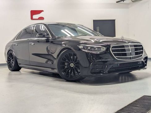 Used 2022 Mercedes-Benz S 500 4MATIC w/ AMG Line Package image 2