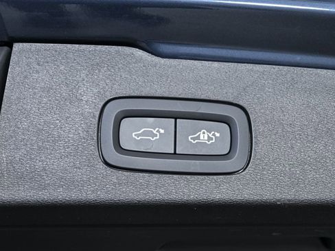 Certified 2025 Volvo V60 B5 Cross Country Plus image 32