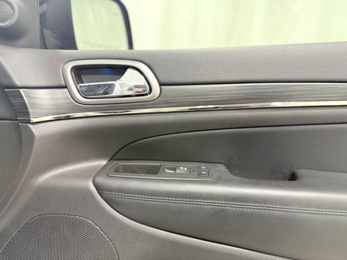 Used 2019 Jeep Grand Cherokee Limited X image 26