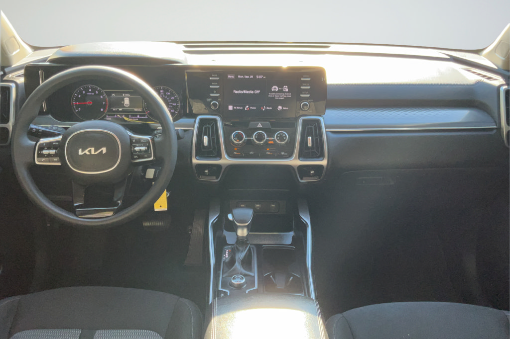 Used 2022 Kia Sorento LX FWD image 11