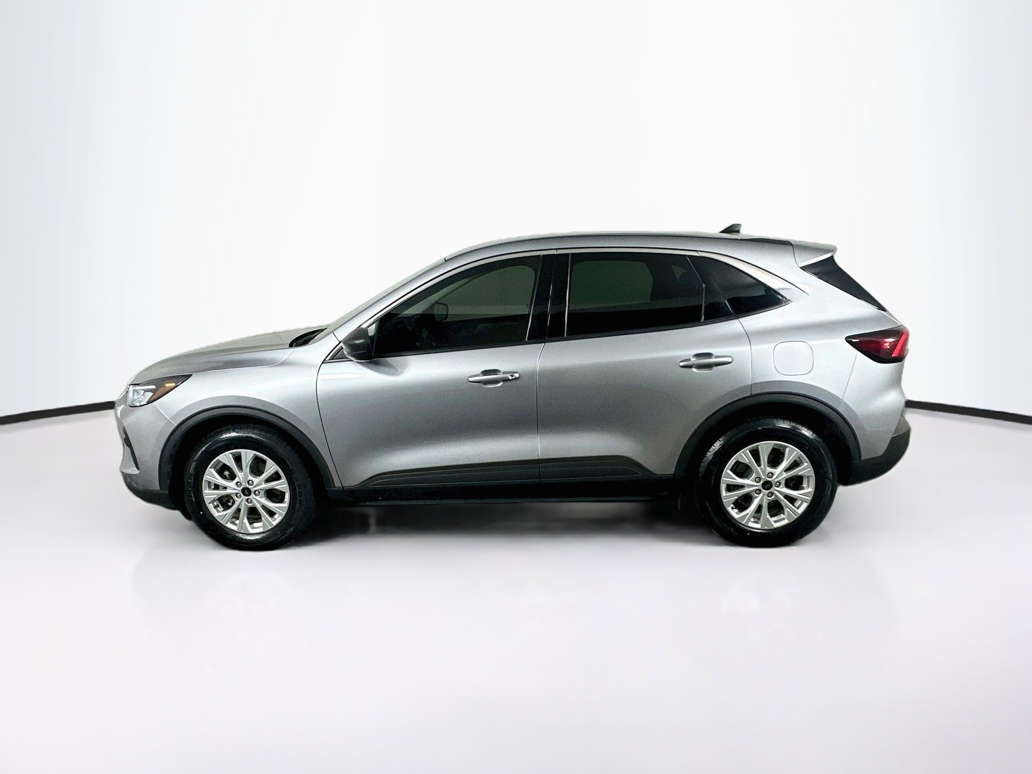 Used 2024 Ford Escape Active w/ Cold Weather Package FWD image 4