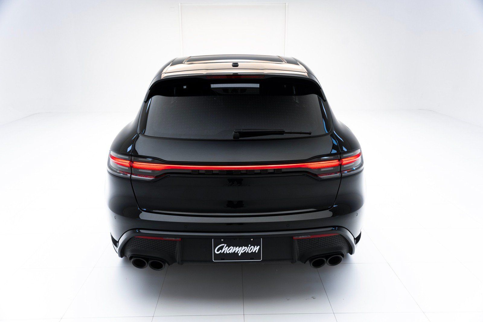 Certified 2024 Porsche Macan AWD/4WD image 10