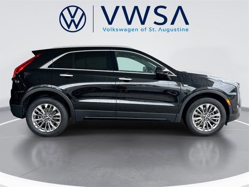 Used 2025 Cadillac XT4 Premium Luxury image 8