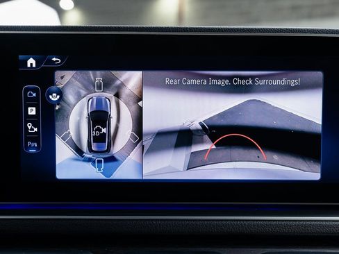 Used 2025 Mercedes-Benz GLE 450e 4MATIC w/ Driver Assistance Package image 20