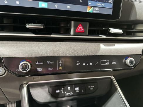 New 2026 Kia Carnival EX image 17