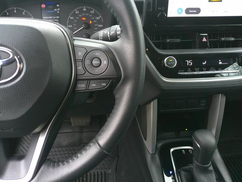 Used 2024 Toyota Corolla Cross LE w/ Moonroof Package image 21