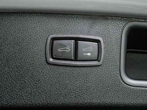 Certified 2026 Porsche Macan Turbo AWD/4WD image 34