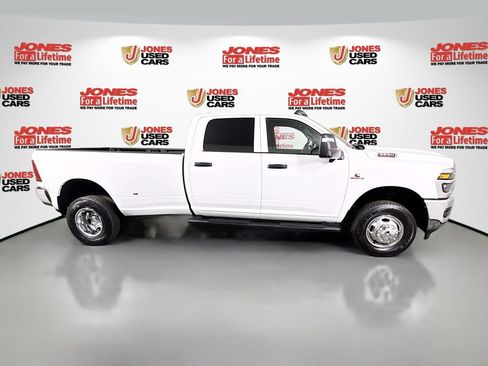Used 2026 RAM 3500 Tradesman AWD/4WD image 17