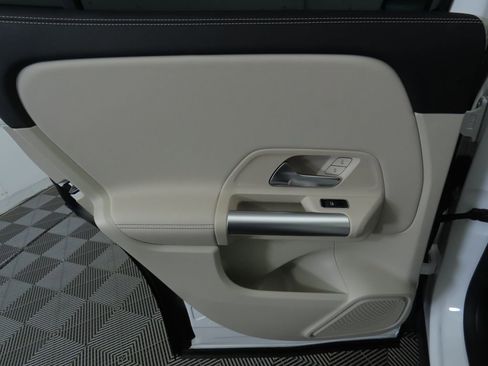 Certified 2025 Mercedes-Benz GLA 250 image 26