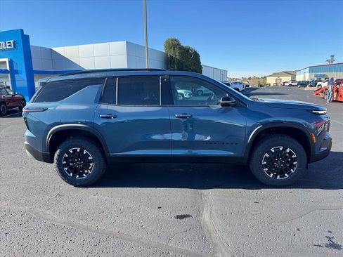 New 2026 Chevrolet Traverse Z71 w/ LPO, Floor Liner Package image 2