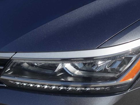 Used 2017 Volkswagen Passat 1.8T SE w/ SE Lighting Package image 15