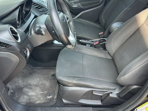 Used 2017 Ford Fiesta SE image 3