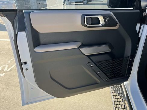 Used 2022 Ford Bronco Wildtrak image 23