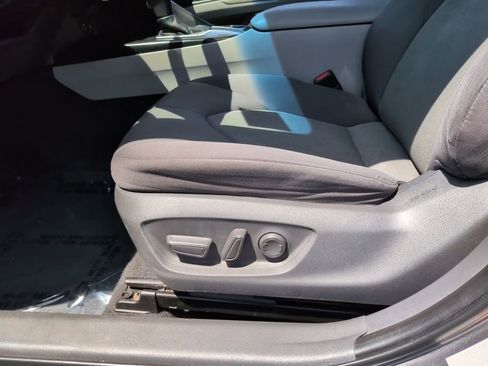 Used 2018 Toyota Camry LE FWD image 18
