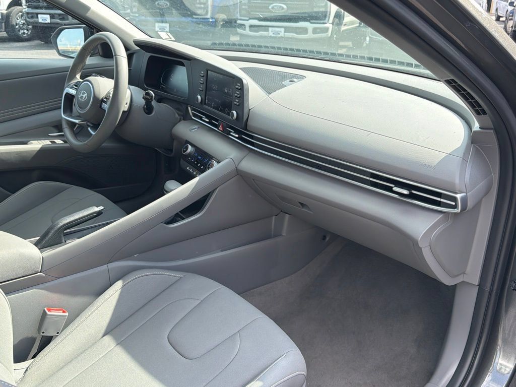 Used 2026 Hyundai Elantra Sport FWD image 16