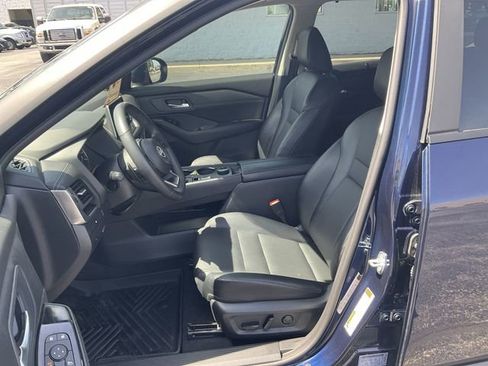 Certified 2024 Nissan Rogue SV w/ SV Premium Package AWD/4WD image 11