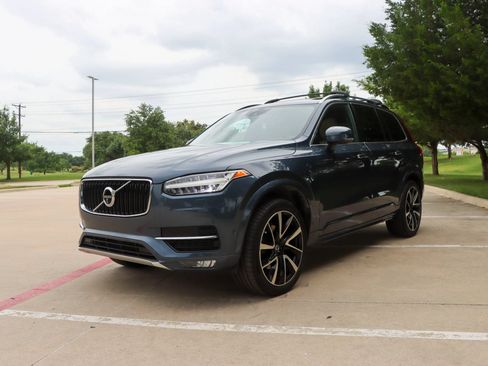 Used 2018 Volvo XC90 T6 Momentum w/ Convenience Package AWD/4WD image 3