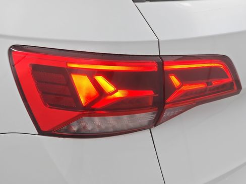 Certified 2024 Volkswagen Taos SE image 33