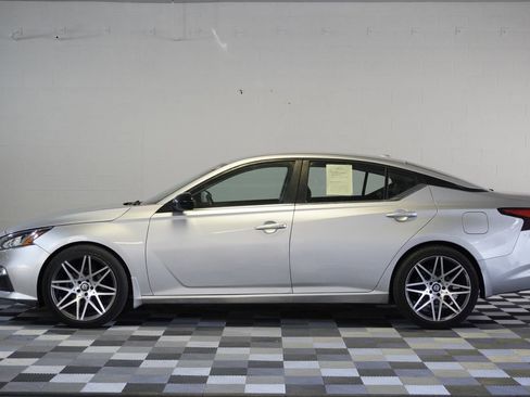 Used 2020 Nissan Altima 2.5 SR image 2